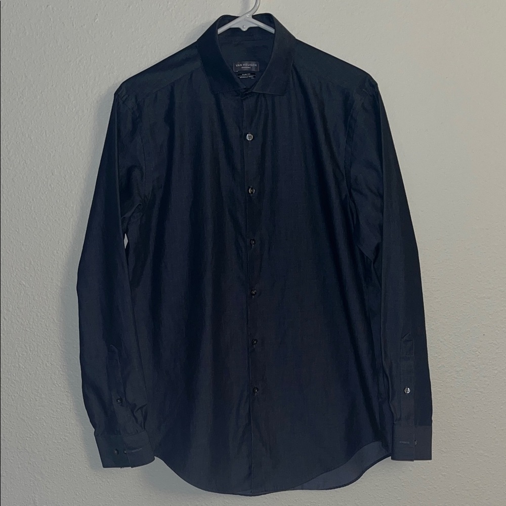 Van Heusen Chrome Men's Button Down  Dress Shirt